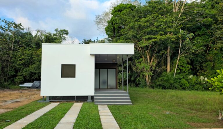 venta-casa-moderna-a-estrenar-camplio-jardin-parrita-puntarenas.-mv-1