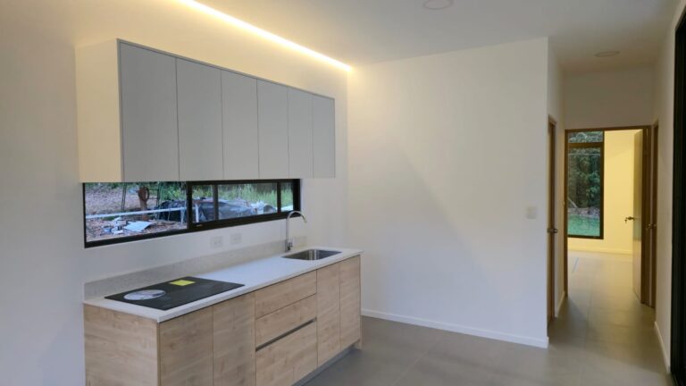 venta-casa-moderna-a-estrenar-camplio-jardin-parrita-puntarenas.-mv-8
