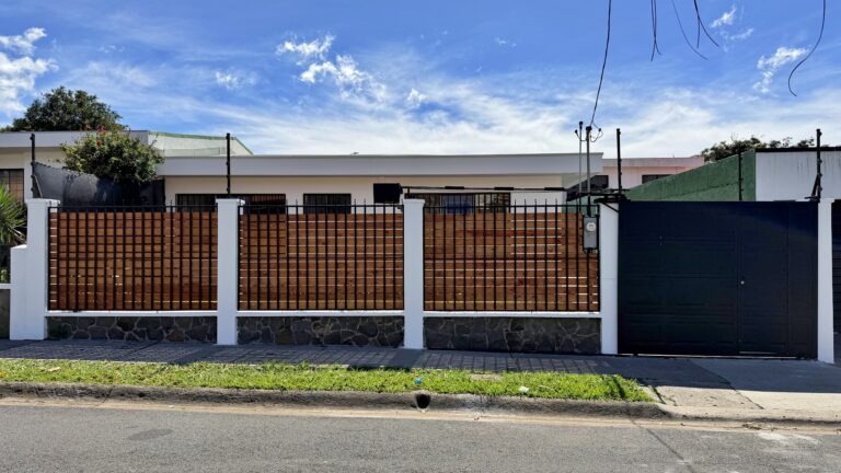 venta-casa-remodelada-de-1-nivel-con-jardin-la-guaria-moravia.-fe-1-1