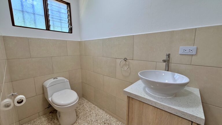 venta-casa-remodelada-de-1-nivel-con-jardin-la-guaria-moravia.-fe-15