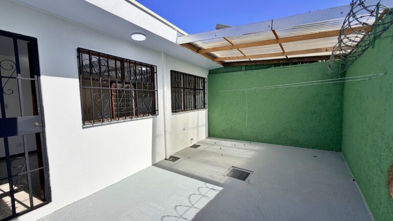 venta-casa-remodelada-de-1-nivel-con-jardin-la-guaria-moravia.-fe-16