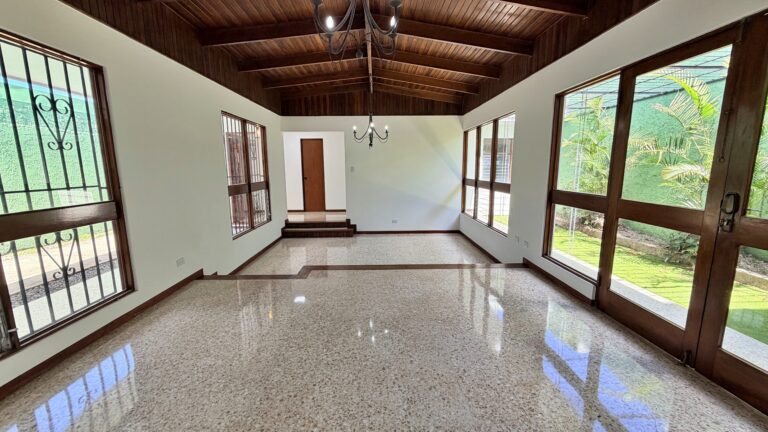 venta-casa-remodelada-de-1-nivel-con-jardin-la-guaria-moravia.-fe-20