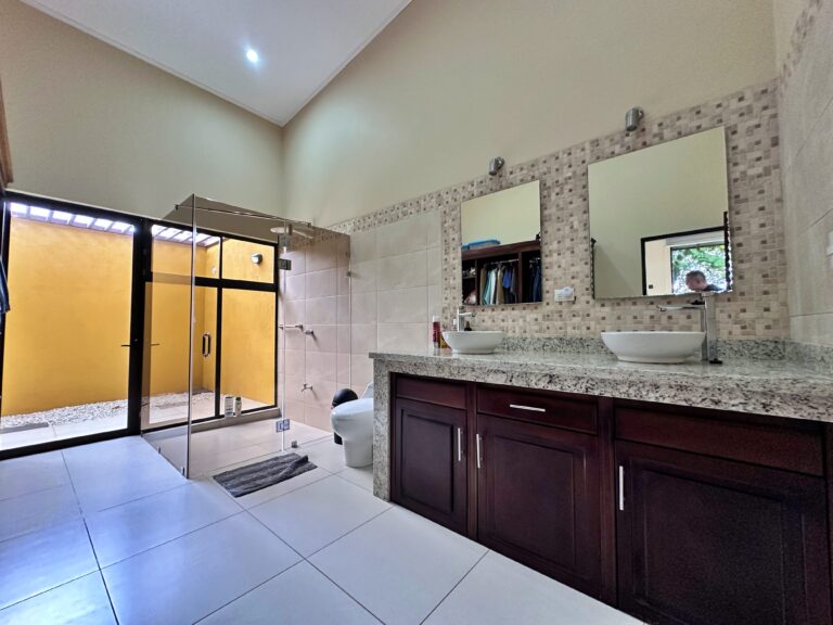 venta-de-casa-amueblada-en-gran-terreno-grecia-alajuela.-fau-19