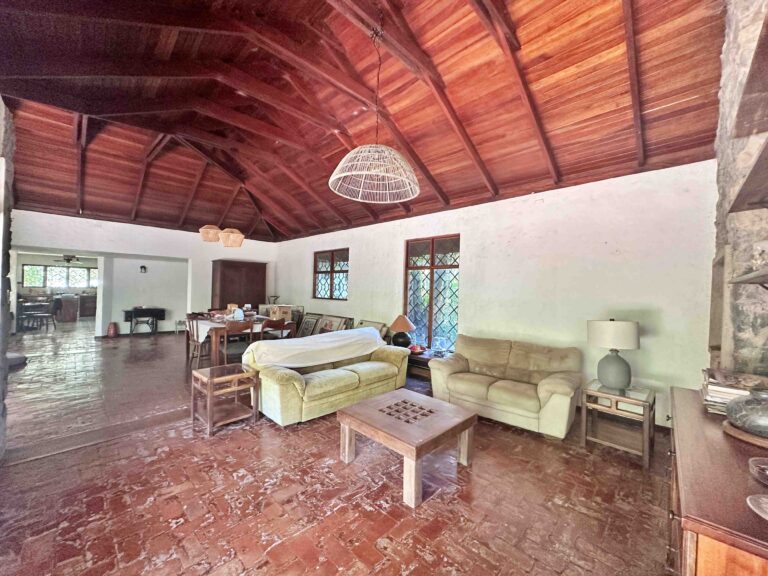 venta-quinta-con-2-casas-y-lago-la-garita-alajuela.-fau-12