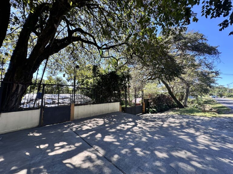 venta-quinta-con-5-edificaciones-y-uso-turistico-la-garita.-fau-4