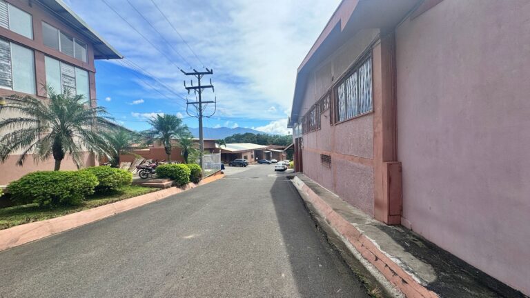 venta-terreno-con-bodegas-para-desarrollo-12